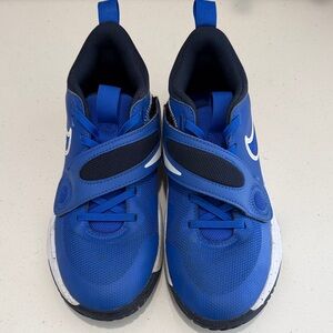 Nike boys basketball shoes